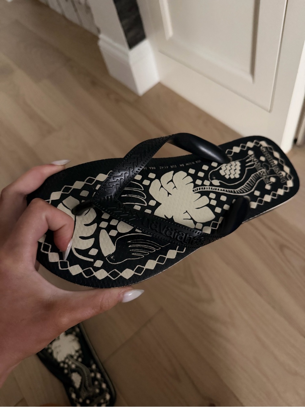 Havaianas x Farm Black and White Floral Print Flip Flops - Picture 4 of 6